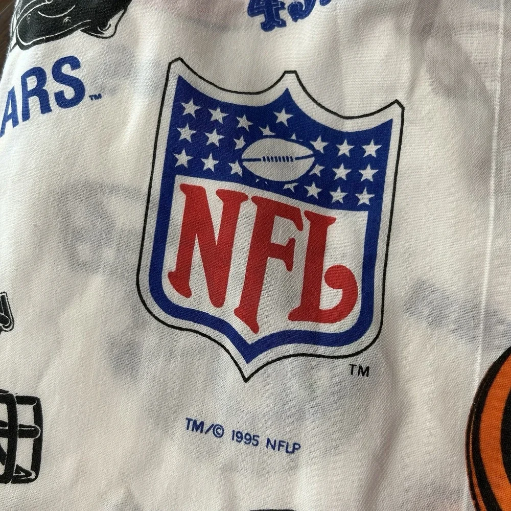 Vintage 1995 NFL Fitted‎ Twin Sheet All-Team Helmet Logo American Football USA